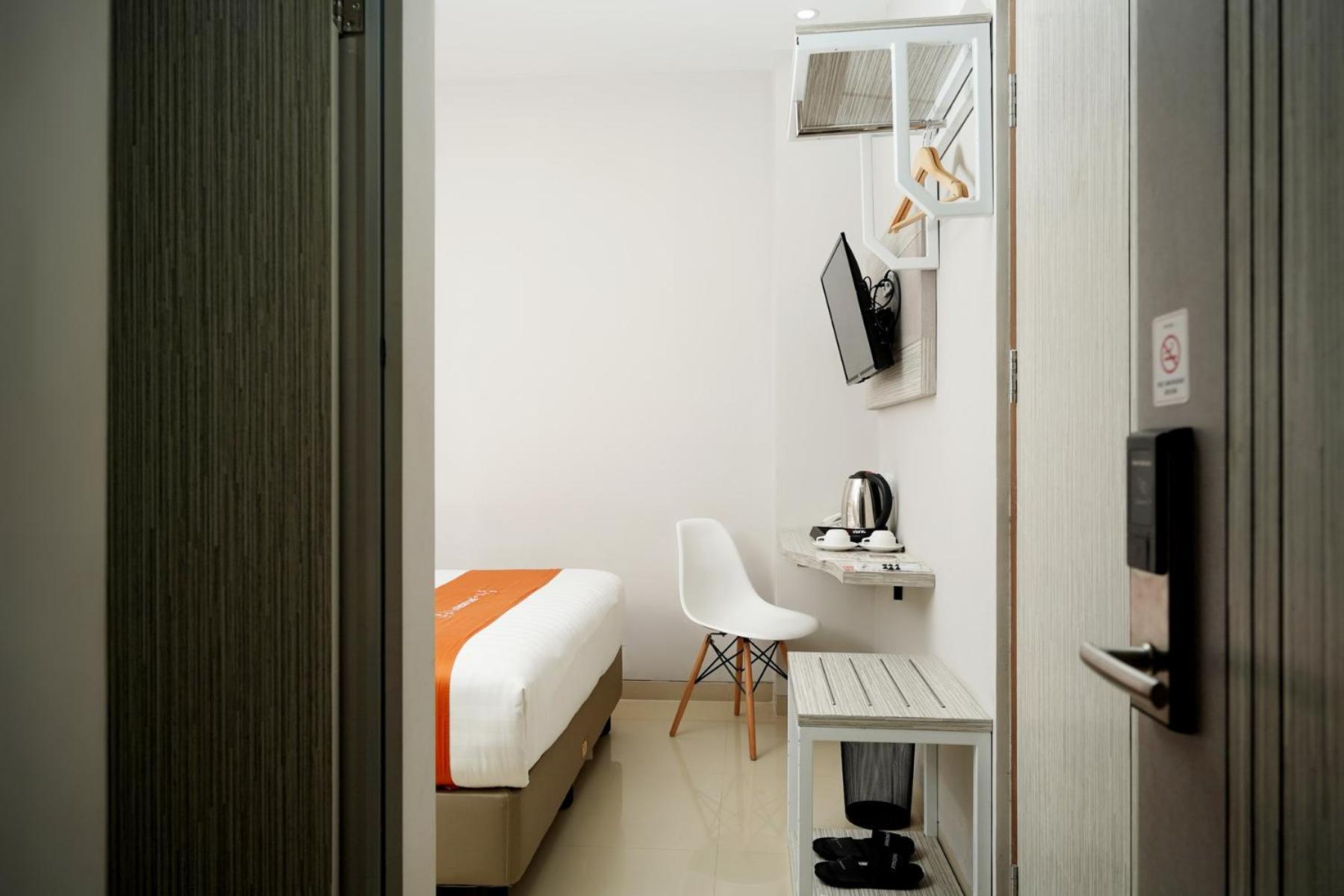 Front One Hotel Sragen Exterior photo
